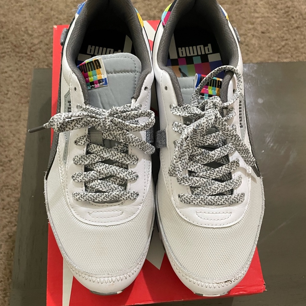 Mens puma size 9 grey and white